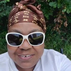 Meet your Posher, Deborah queen